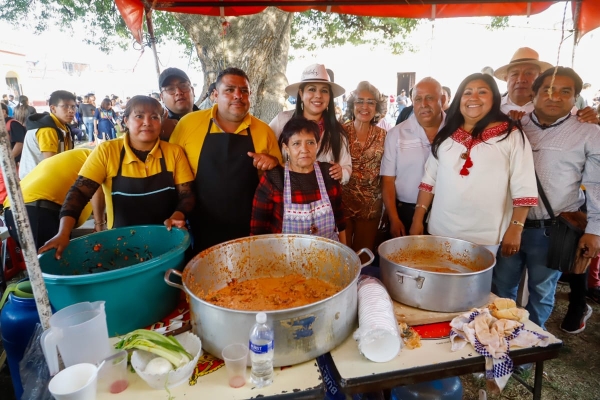 Tonantzin Fernández fortalece la identidad de San Pedro Cholula en la Tlahuanca 2025