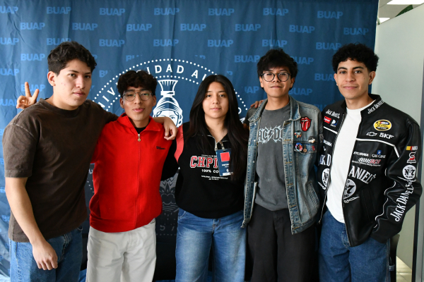 Estudiantes de la BUAP triunfan en Hackathon de Tiendas 3B con soluciones tecnol&oacute;gicas para la industria