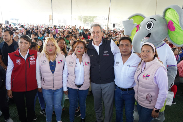 A trav&eacute;s del DIF Puebla Capital, entrega Pepe Chedraui m&aacute;s de 4 mil despensas en La Resurrecci&oacute;n