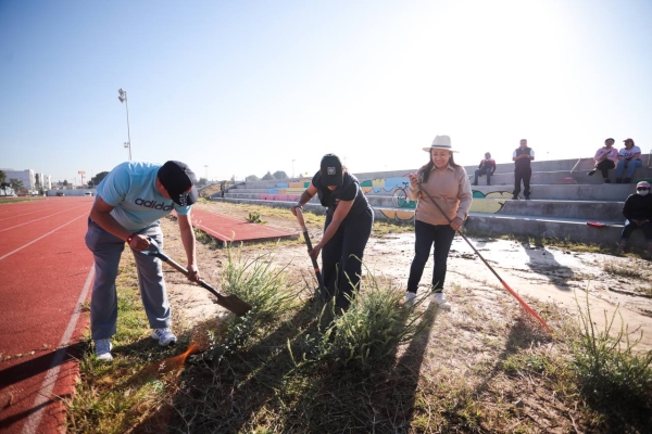Encabeza Lupita Cuautle Faena comunitaria en el CEDAT