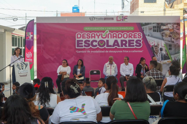 Pepe Chedraui y MariElise Budib inauguran 10 desayunadores escolares en la capital