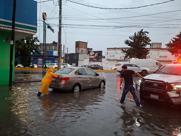 Protecci&oacute;n Civil atiende afectaciones por lluvias en zona metropolitana
