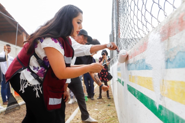 Tonantzin Fernández, en coordinación con el Gobierno del Estado, fortalece la participación ciudadana con faenas comunitarias en juntas auxiliares de Cholula