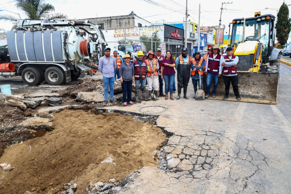 Atiende Gobierno de San Pedro Cholula hundimiento provocado por colapso de colector pluvial en Cocoyotla