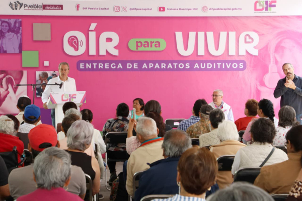 Pepe Chedraui, a trav&eacute;s del programa &ldquo;O&iacute;r para Vivir&rdquo;, entrega 50 aparatos auditivos