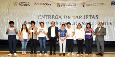 Entrega Rectora Lilia Cedillo tarjetas de la Beca Universal de Educación Media Superior “Benito Juárez”
