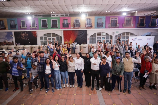 Mejora Lupita Cuautle condiciones de vida en San Andrés con entrega de tinacos