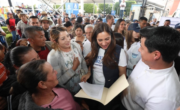Estamos aquí para atenderlos, resolver y ayudarlos: Libia Dennise