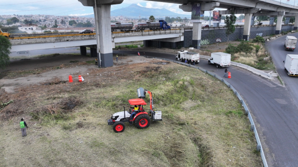 Transforma gobierno estatal accesos a Puebla con barrido mec&aacute;nico y mantenimiento