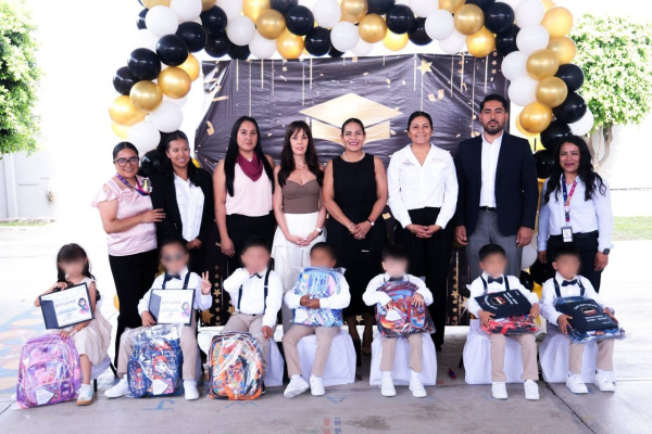 Lupita Cuautle acompa&ntilde;a a estudiantes de San Andr&eacute;s Cholula en la culminaci&oacute;n de su ciclo escolar
