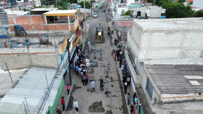 Tonantzin Fern&aacute;ndez atiende rezago hist&oacute;rico en vialidades de Santiago Momoxpan y San Diego Cuachayotla