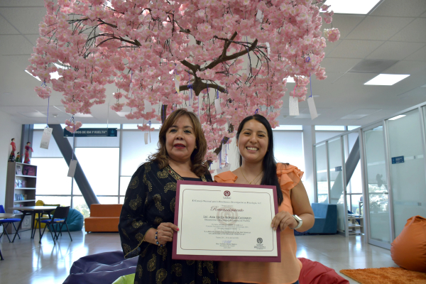 Egresada de la BUAP obtiene primer lugar nacional en concurso de tesis de Psicolog&iacute;a