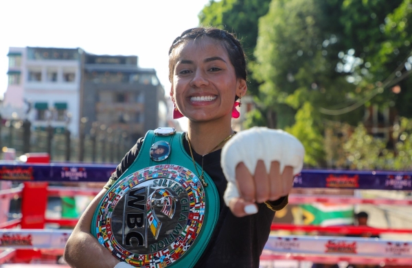 Con poblanas y poblanos &quot;La Bonita&quot; Sánchez realiza entrenamiento en el Zócalo