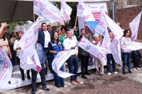 La espera termin&oacute;, inicia Lupita Cuautle pavimentaci&oacute;n de la calle 12 oriente