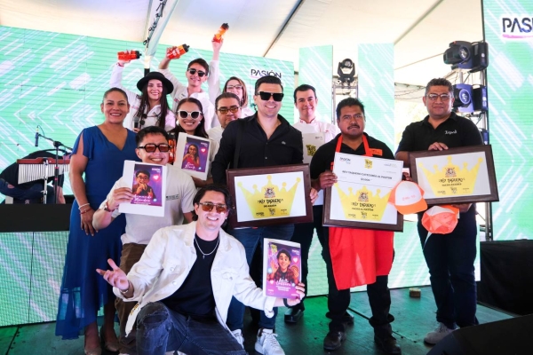 La presidenta municipal Lupita Cuautle Torres estuvo presente en el evento gastronómico Pasión por los Tacos