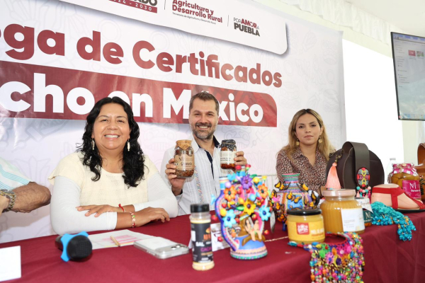 Entregan 98 certificados &ldquo;Hecho en M&eacute;xico&rdquo; a productores del campo poblano