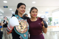 GABY "LA BONITA" S&Aacute;NCHEZ IMPARTE CLASE DE BOX A LAS JUVENTUDES