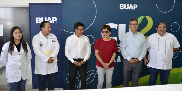 Entrega Rectora Lilia Cedillo 50 microscopios para laboratorios en CU2