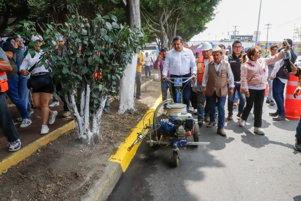 Comunicado 436/2025 Domingo 11 de mayo de 2025  Faena Comunitaria, el don de servir al pueblo con un gobierno humano  -El Gobernador de Puebla, Alejandro Armenta encabezó la Faena Comunitaria número 17, en el Andador del Boulevard de San Felipe Hueyo