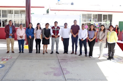 Entregan Omar Muñoz y Tere Alfaro obras de mantenimiento en escuela